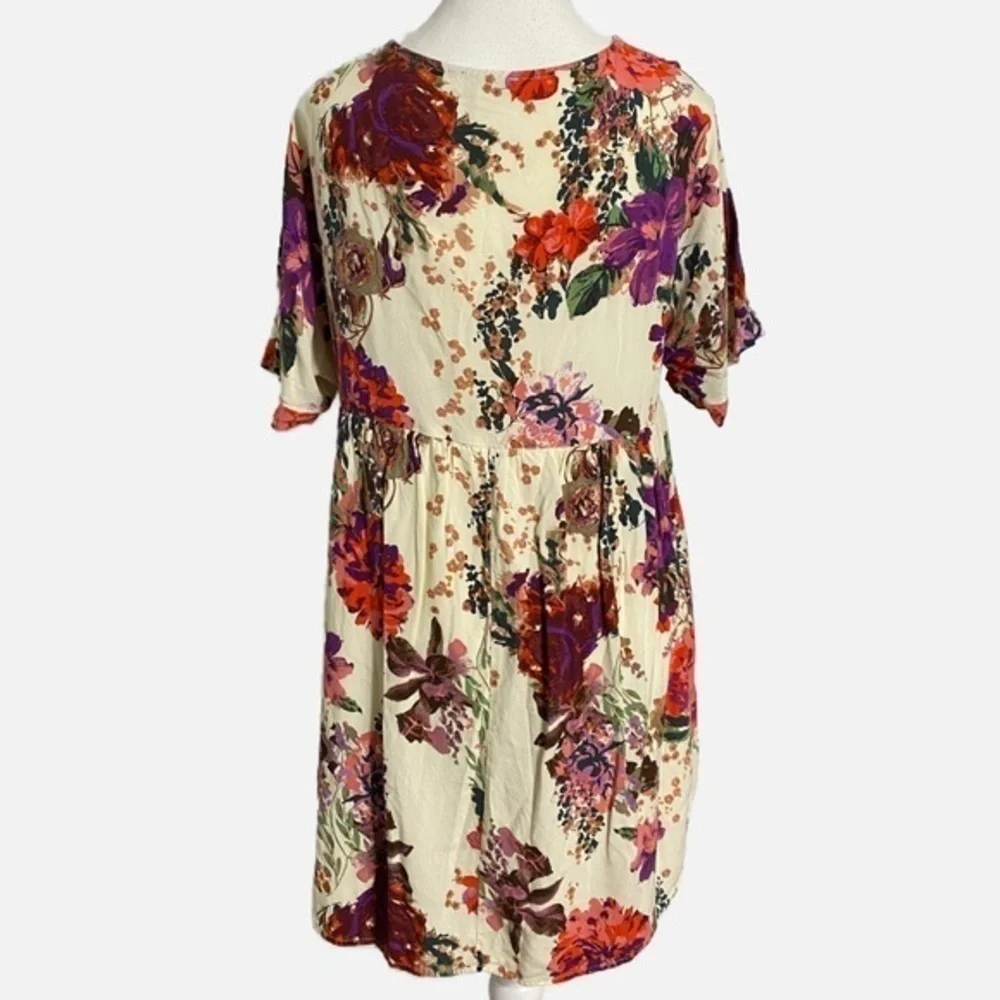 Andree by Unit Ivory Floral Short Sleeve‎ Dress - Picture 2 of 16